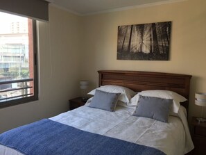 2 chambres, fer et planche à repasser, Wi-Fi, draps fournis