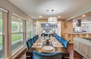 Dining - 5119 West Bellfort (Houston)