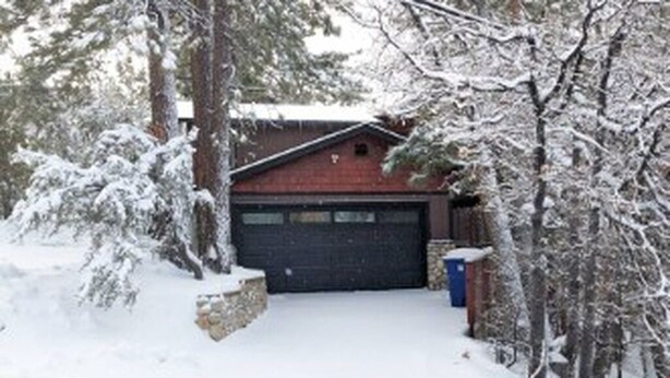 Property grounds - Charming 5-bedroom cabin in Big Bear perfect for your getaway (Big Bear)