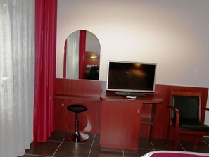 Room - Hostellerie Du Matin Calme (Montverdun)