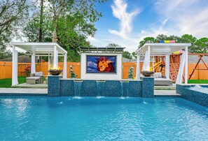 Kolam renang outdoor