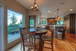 Dining - Nigh Hawk (Eastsound)