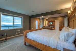 Luxury Chalet, Pets Allowed, Mountain View | Free minibar items, iron/ironing board