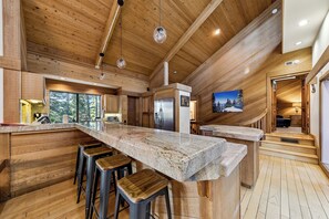 Private kitchen - Lx16 Luxe Martis Landing Sauna, Gameroom and Hot Tub (Truckee)