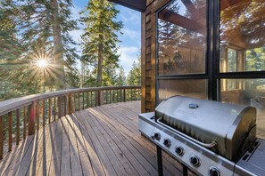 Property grounds - Lx16 Luxe Martis Landing Sauna, Gameroom and Hot Tub (Truckee)