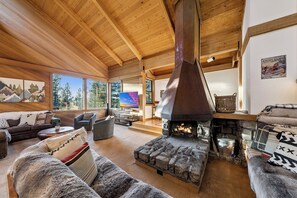 Living area - Lx16 Luxe Martis Landing Sauna, Gameroom and Hot Tub (Truckee)