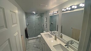 Bathroom - Executive 1250sqft Legal Suite - Modern, Furnished & Private in Meadowlands (Hamilton)