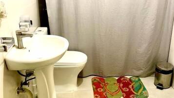 Room, 1 Bedroom | Bilik Mandi