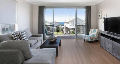 Jesbellerai Villa- Caves Beach Resort