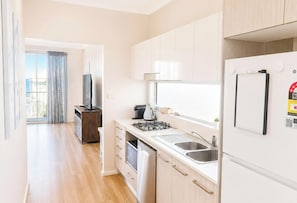 Coffee/tea maker, fridge, microwave, stovetop