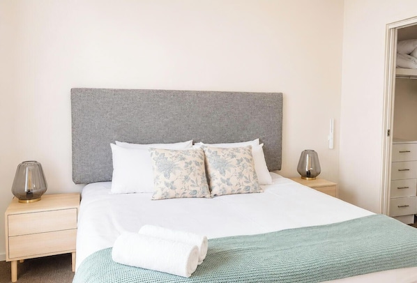 2 bedrooms, iron/ironing board, WiFi (free), bed sheets