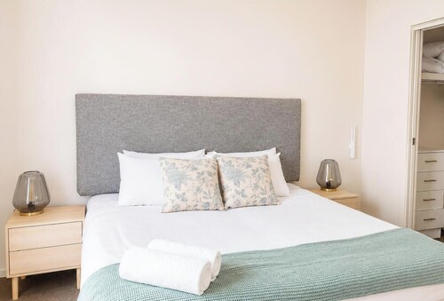 Jesbellerai Villa- Caves Beach Resort