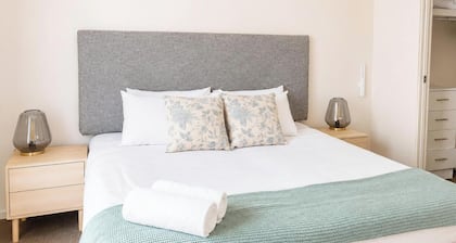 Jesbellerai Villa- Caves Beach Resort