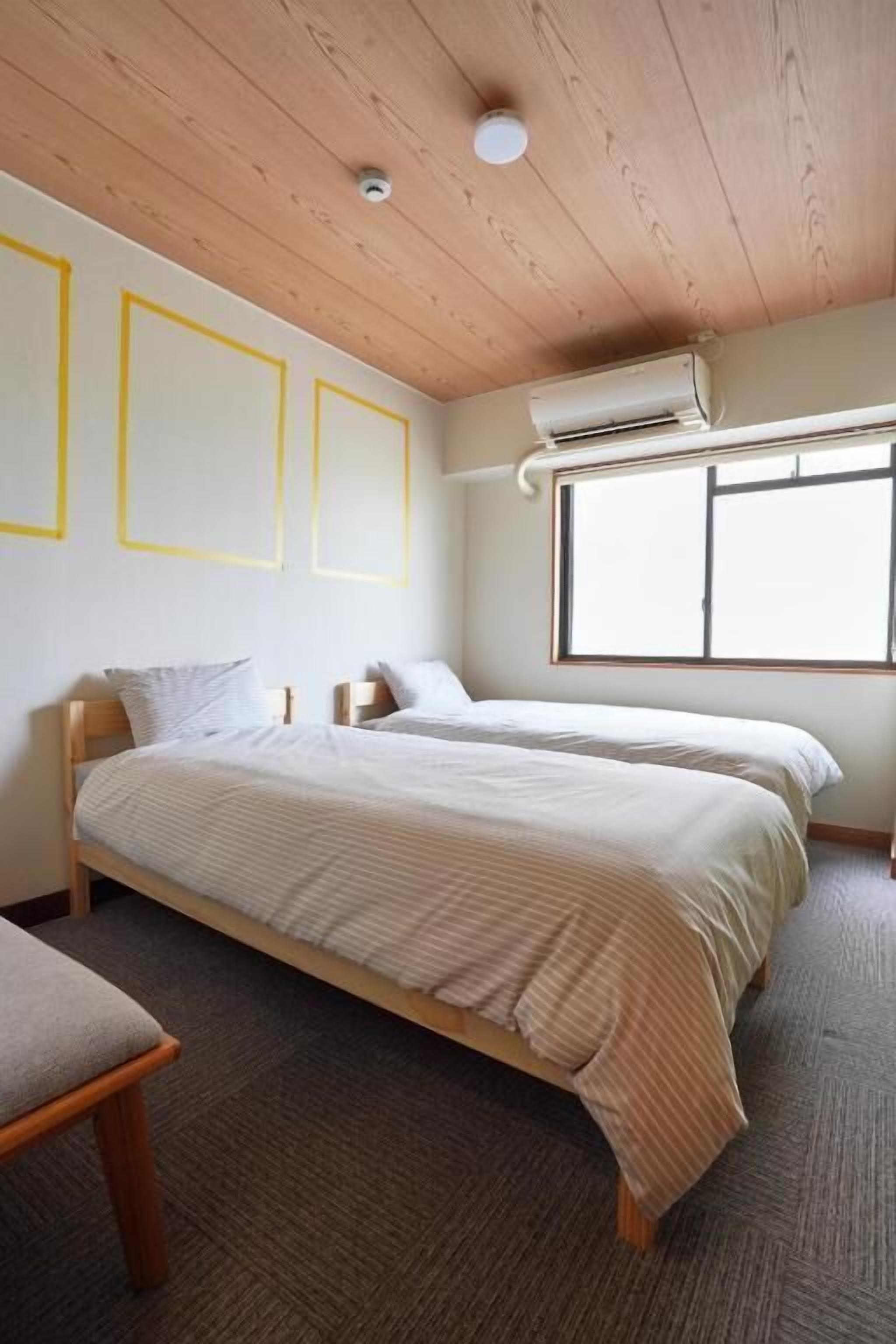 Quarto duplo, 2 camas de solteiro, para não fumantes, vista para o rio