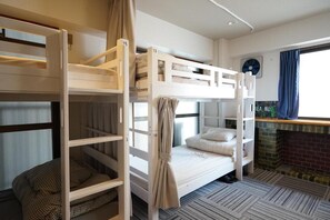 Dormitório compartilhado, em dormitório misto, para não fumantes, vista para o rio