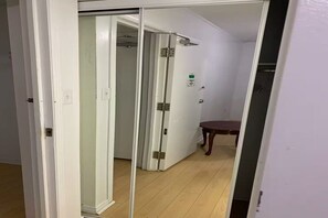 Deluxe Room | Interior - 588 Hotel Suites (Toronto)