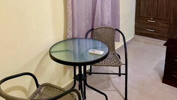 Room, 1 Bedroom | Tempat makan