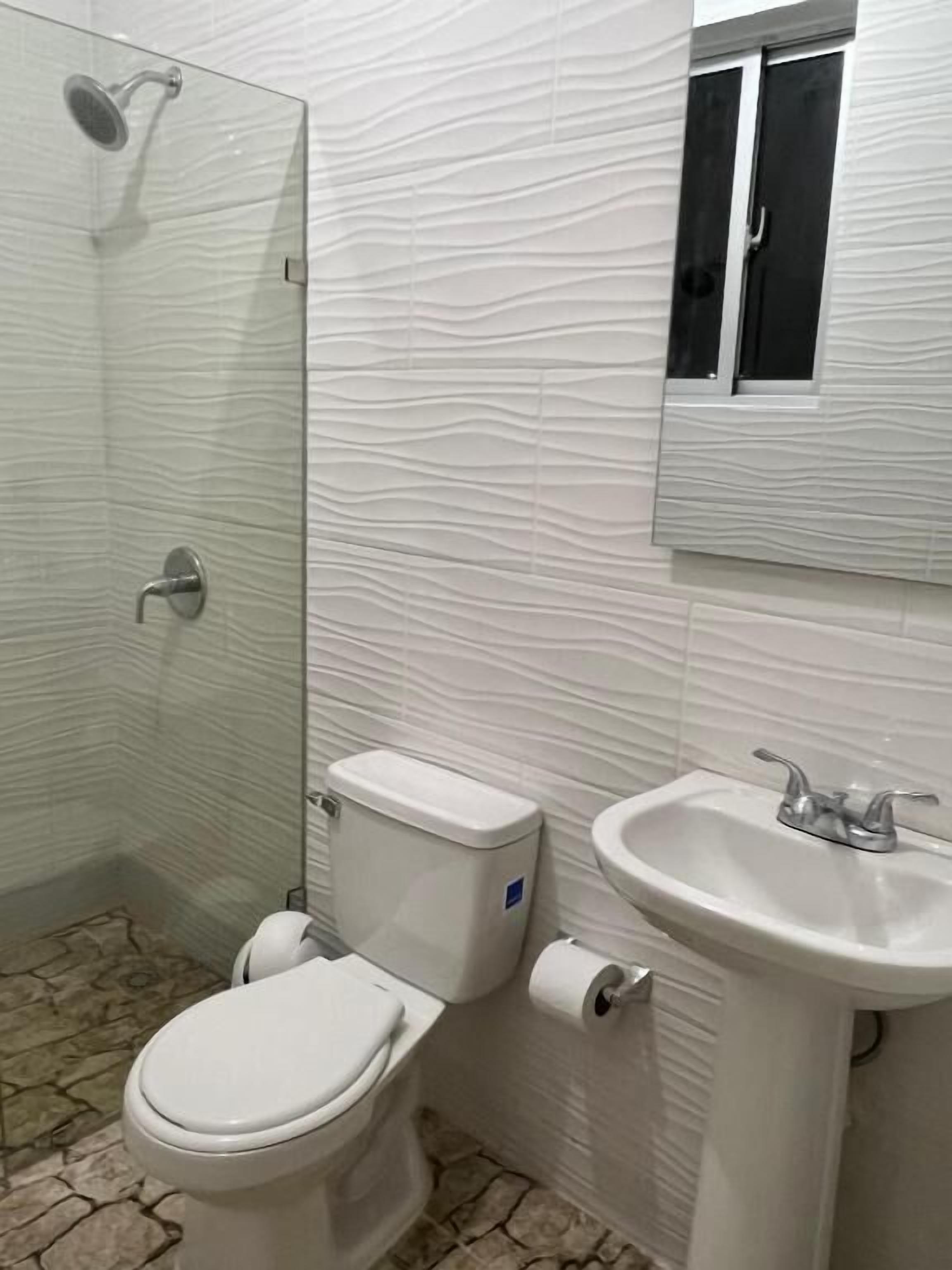 Room, 1 Bedroom | Bathroom