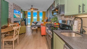 Unclassified image, 2 of 76, button - Yachtsman S502 Studio (Myrtle Beach)