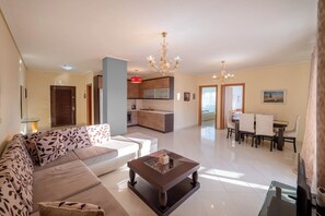 Living area - Albania Dream Saranda Apartments (Saranda)