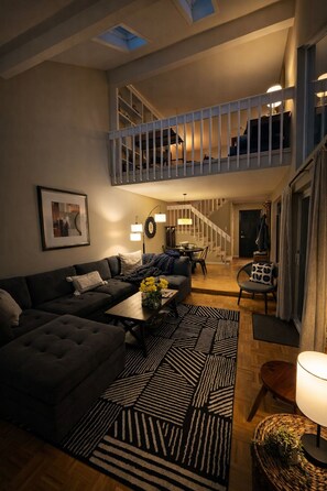 Living area - Ken Caryl Luxury Town House (Littleton)