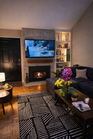 Living area - Ken Caryl Luxury Town House (Littleton)