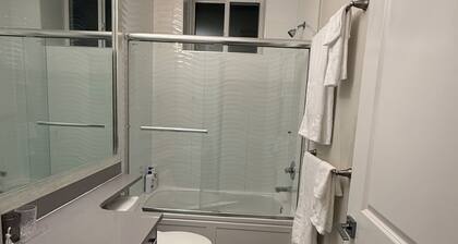 Quiet Two Bedroom Private Suite with Self Check In and Laundry