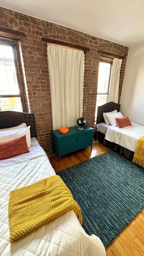 2 habitaciones, tabla de planchar con plancha, wifi y ropa de cama 