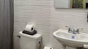 Room, 1 Bedroom | Bathroom