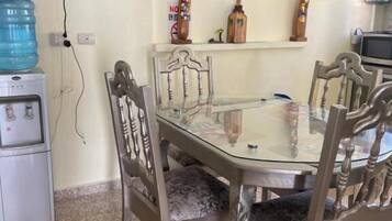 Room, 1 Bedroom | Dining