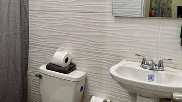 Room, 1 Bedroom | Bathroom