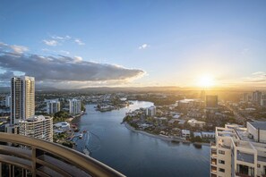 Property grounds - Chevron Renaissance Ocean View Apartment with Parking - Surfers Paradise (Surfers Paradise)