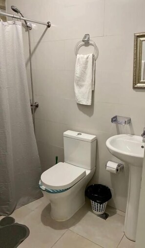 Kamer, 1 slaapkamer | Badkamer