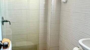 Room, 1 Bedroom | Bathroom