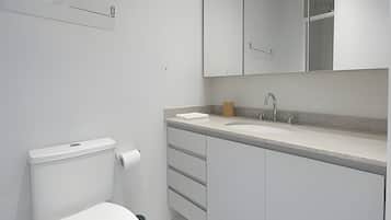 Basic Apartment | Bathroom