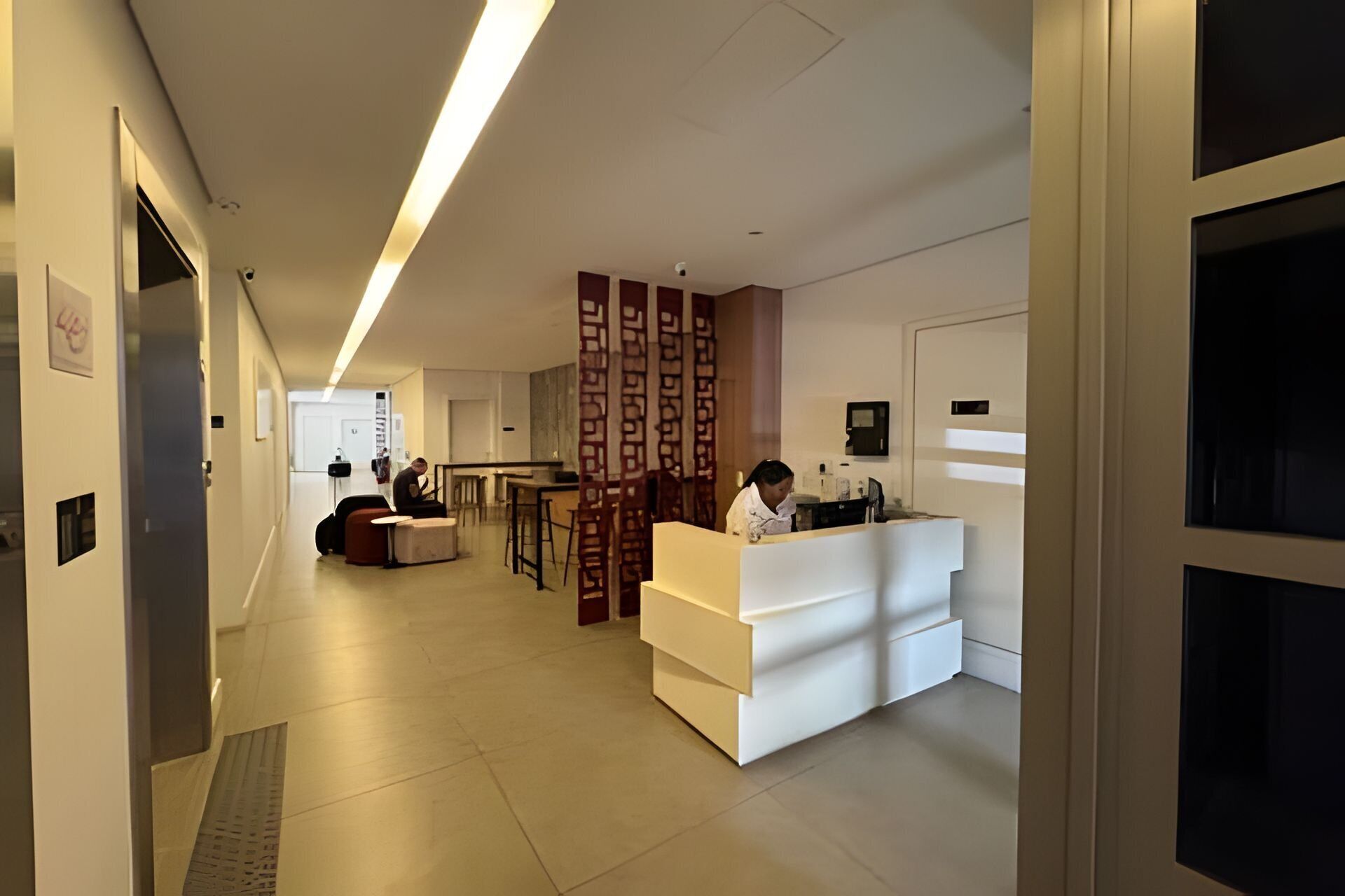 Apartamento básico | Saguão
