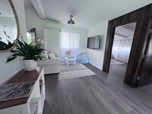 Living area - Billy Goat Cottage – Peaceful Country Escape Near Crescent Head (South Kempsey)