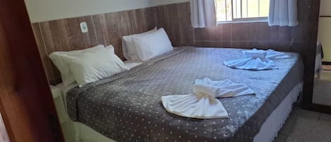 3 bedrooms, iron/ironing board, free WiFi, bed sheets
