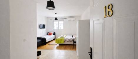 WiFi, bed sheets
