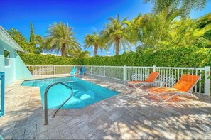 Pool - Mermaid Retreat – Coastal Paradise Just Steps from Sombrero Beach (Marathon)