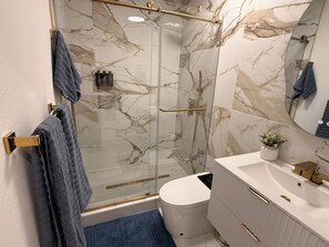Hair dryer, towels, soap, toilet paper - Velvet Desire Only For adults/ 15 min Strip (Las Vegas)