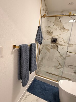 Hair dryer, towels, soap, toilet paper - Velvet Desire Only For adults/ 15 min Strip (Las Vegas)