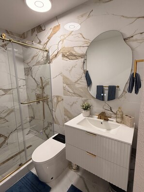 Hair dryer, towels, soap, toilet paper - Velvet Desire Only For adults/ 15 min Strip (Las Vegas)