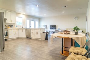 Private kitchen - Fully Furnished 3BR Executive Home, Renovated 2024, North Central San Mateo (San Mateo)