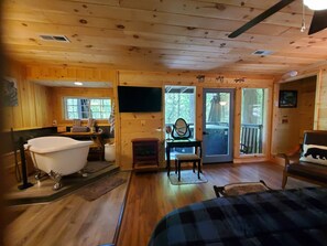1 bedroom, desk, iron/ironing board, free WiFi -
Misty Spruce, tucked away, wooded oasis. (Gatlinburg)
