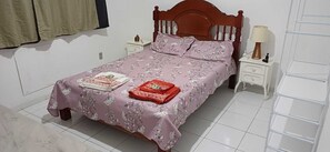 2 bedrooms, WiFi, bed sheets - Apartment in the best location in Praia do Forte. Beachfront property with garage. (Cabo Frio)