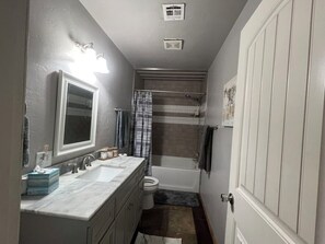 Bathroom - Cozy 2-bedroom house in  McAlester.  Close to hospital and shopping. (McAlester)