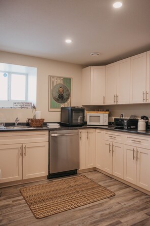 Private kitchen - Charming Bed & Breakfast! 1 (Estevan)