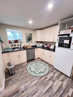 Private kitchen - Charming Bed & Breakfast! 2 (Estevan)