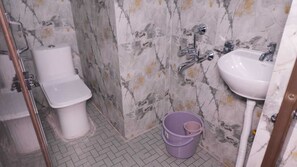 Deluxe Quadruple Room | Bathroom - Hotel Elite premium  (Puri)